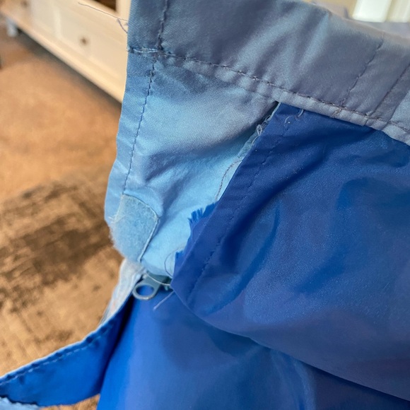 Orvis,Size M, Light Blue, windbreaker with lining, lots of Velcro enclosures - Picture 14 of 16